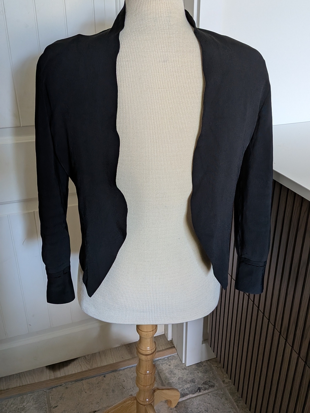 MM Lafleur Black Open-Front Cropped Blazer